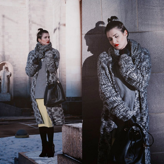 model-v-yubke-karandash-sviter-vyazanoe-palto