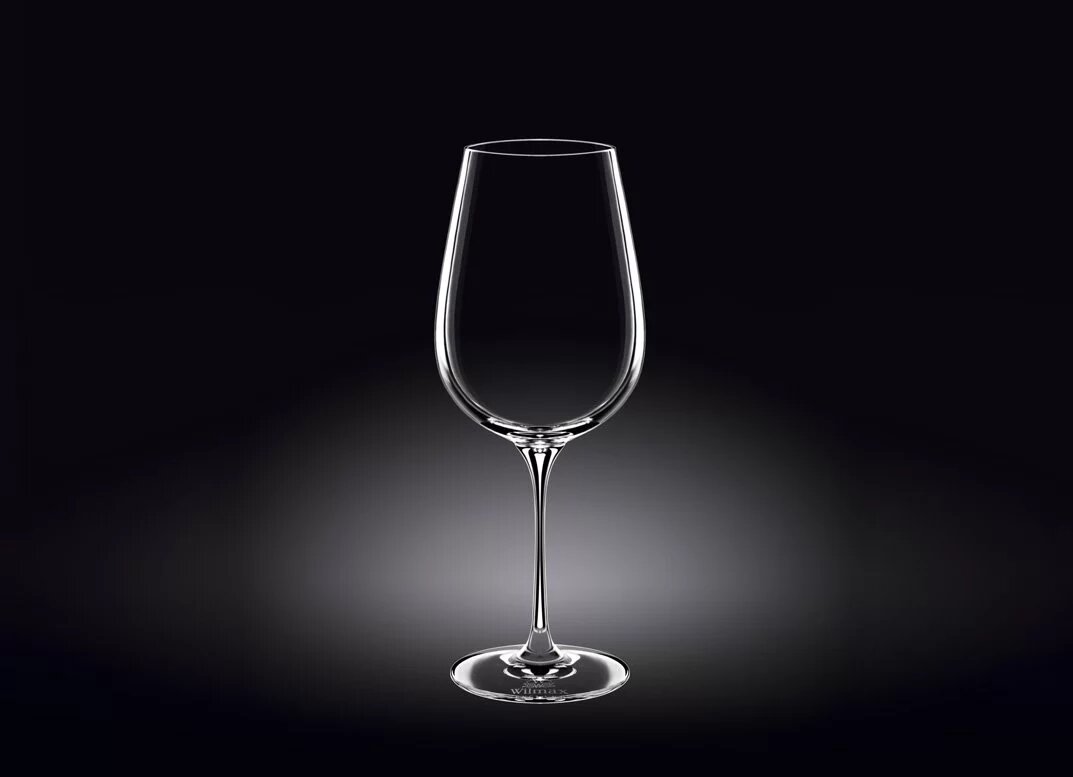 Стеклянный бокал для вина