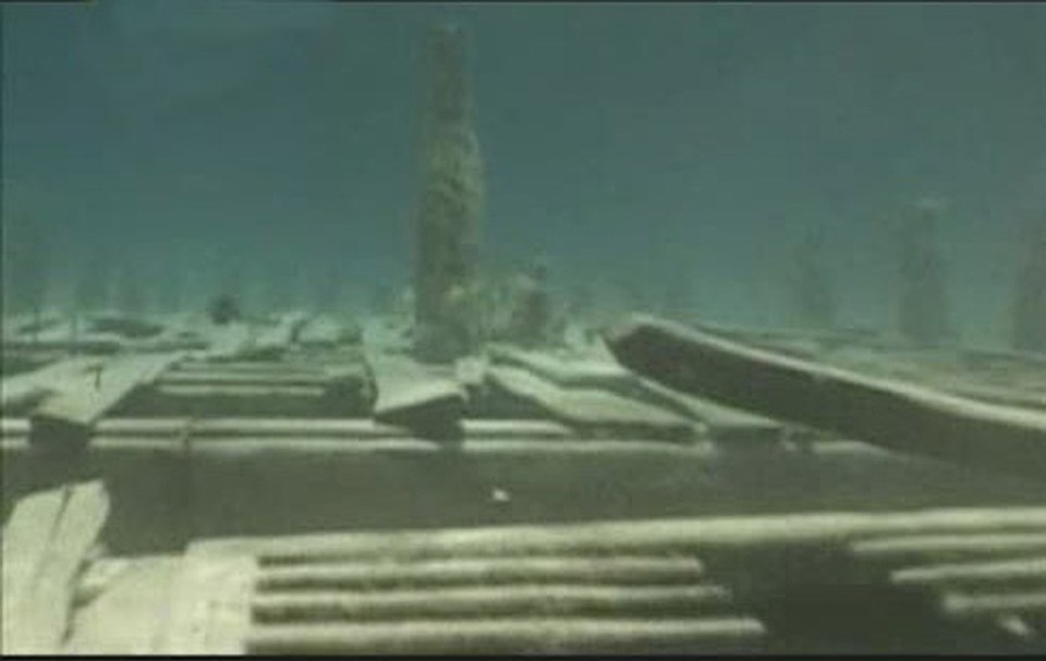 Город на дне Бермудского треугольника снят подводным роботм 