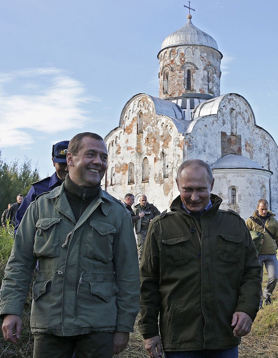 Путин и Медведев в сентябре 2016 года посетили церковь Николы на Липне, построенной в 13-м веке. Фото: Алексей Дружинин/пресс-служба президента РФ/ТАСС 