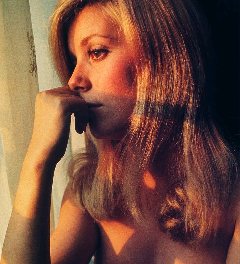 Снимки Катрин Денев появились в английской версии журнала в 1965 году. 