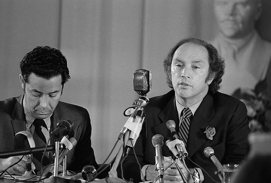 1971 год, Москва. Премьер-министр Канады Пьер Эллиот Трюдо (справа) на пресс-конференции для советских и иностранных журналистов в Центральном Доме журналистов. Фото: РИА Новости