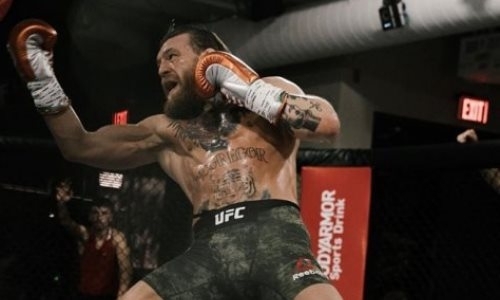 Видео боя UFC Макгрегор — Серроне с фантастическим нокаутом серией крутых ударов на первой минуте