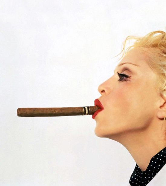 Курящие знаменитости: Мадонна