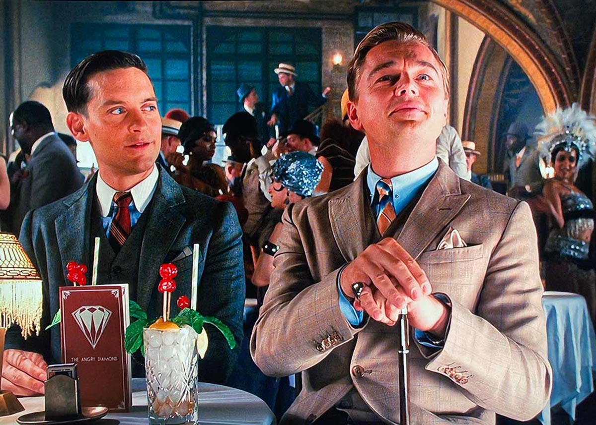 Великий гэтсби краткое содержание. Великий Гэтсби 2013. Brooks brothers great Gatsby. Brooks brothers Gatsby. Толпа Великий Гэтсби.