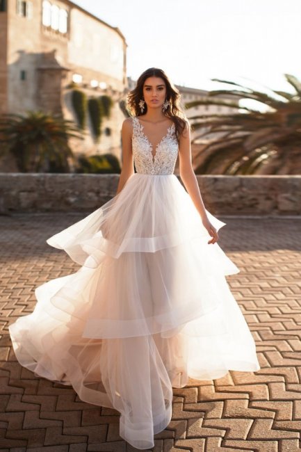 Тренд № 8. Многослойные юбки – тренд свадебной моды 2019