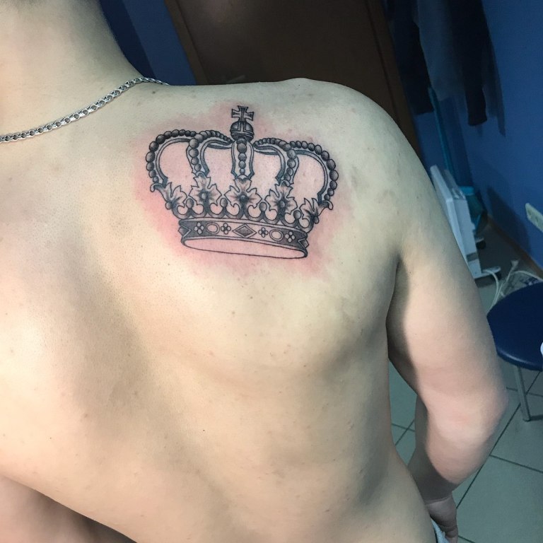 что означает корона тату