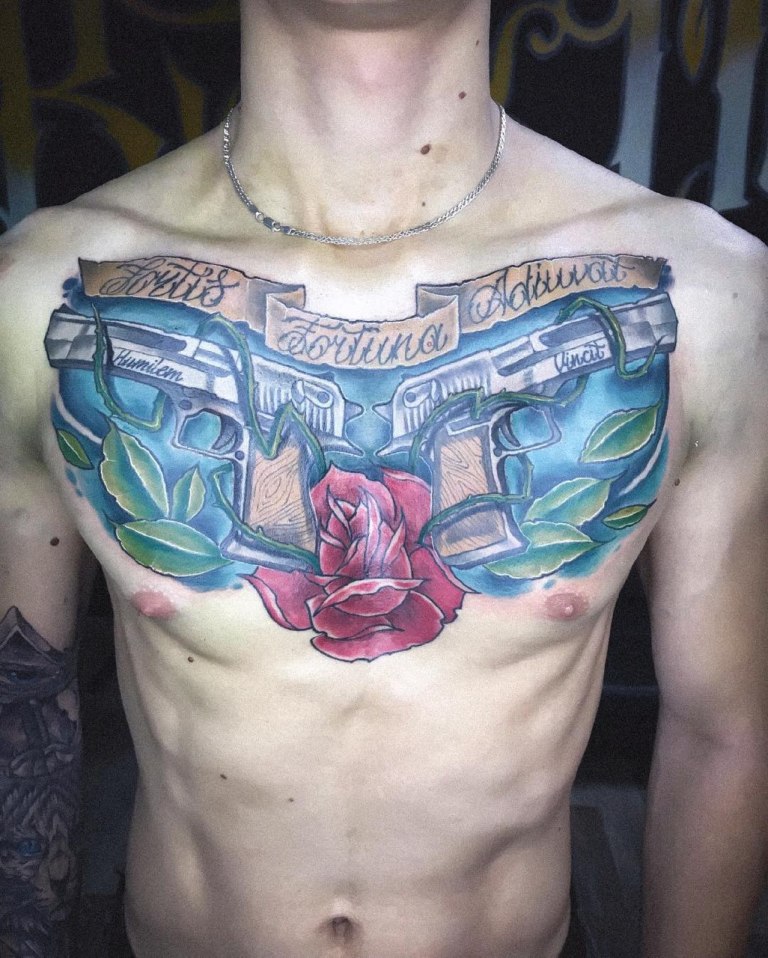 татуировка револьвер