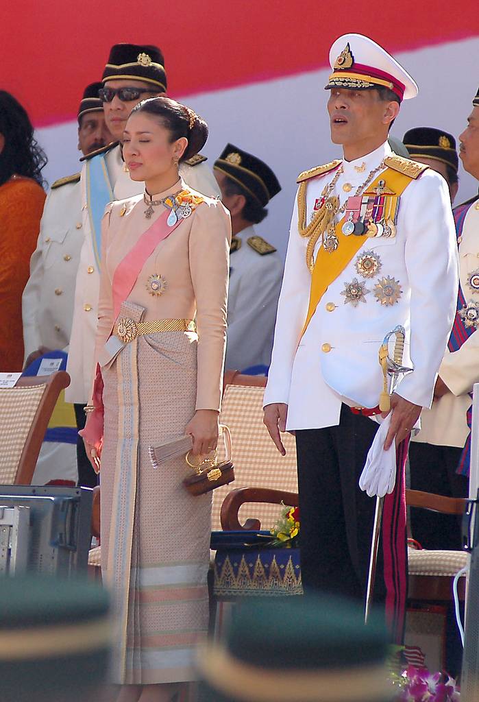 Принц Маха Вачиралонгкорн с третьей женой.