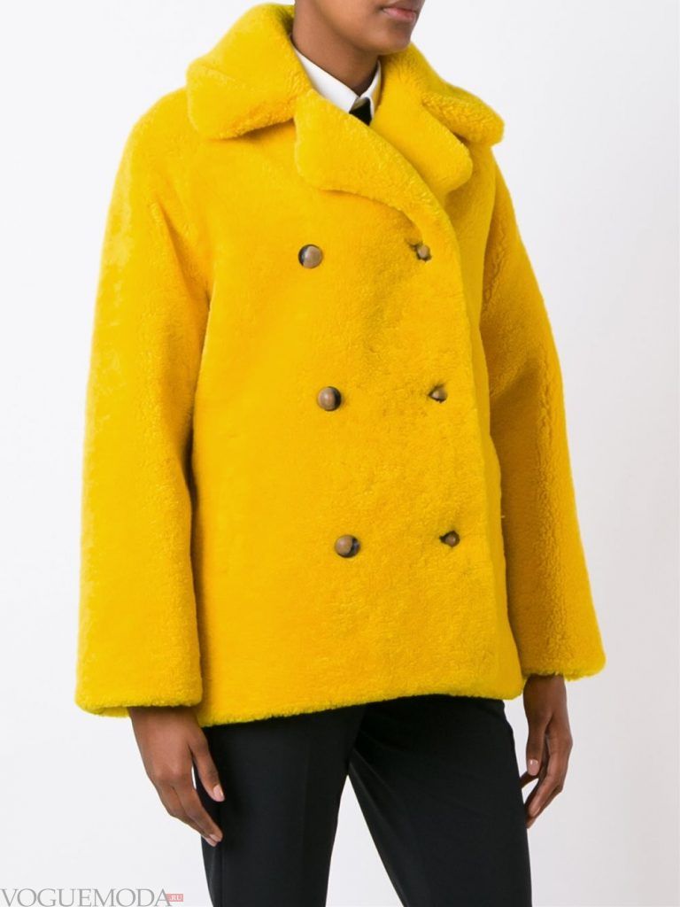 Верхняя одежда осень зима 2019 2020: модная шуба желтая