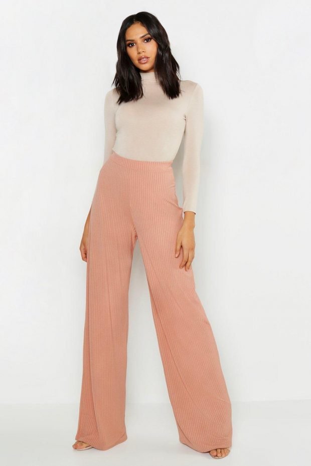 Женские брюки осень зима 2019 2020: персиковые широкие