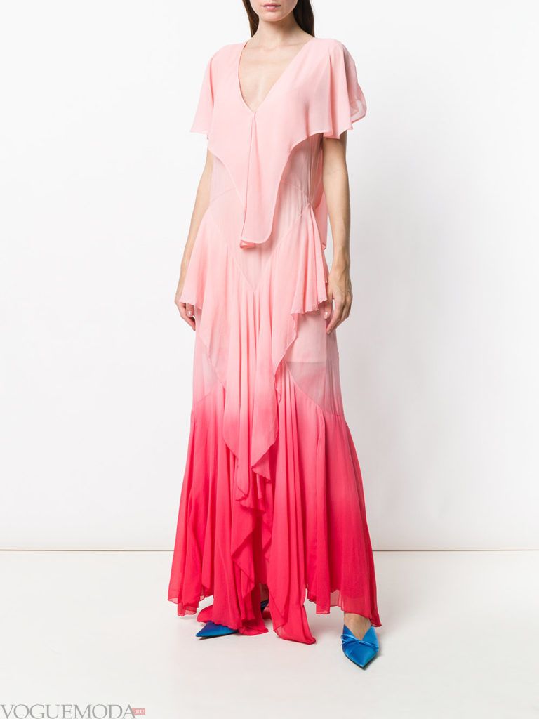 Модные цвета лето 2020: розовое градиентное макси платье