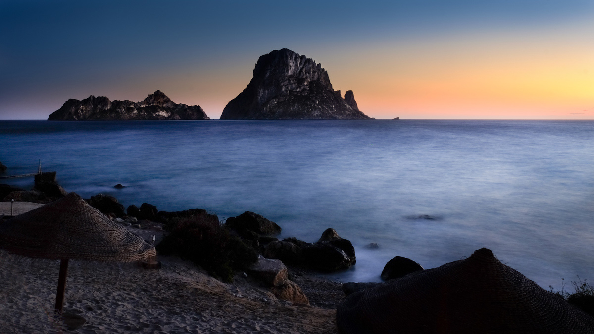 Лучший закат на острове с видом на вулкан Кала д