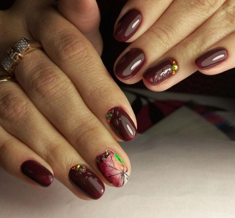 Осенний маникюр с рисунком Осенний маникюр с рисунком