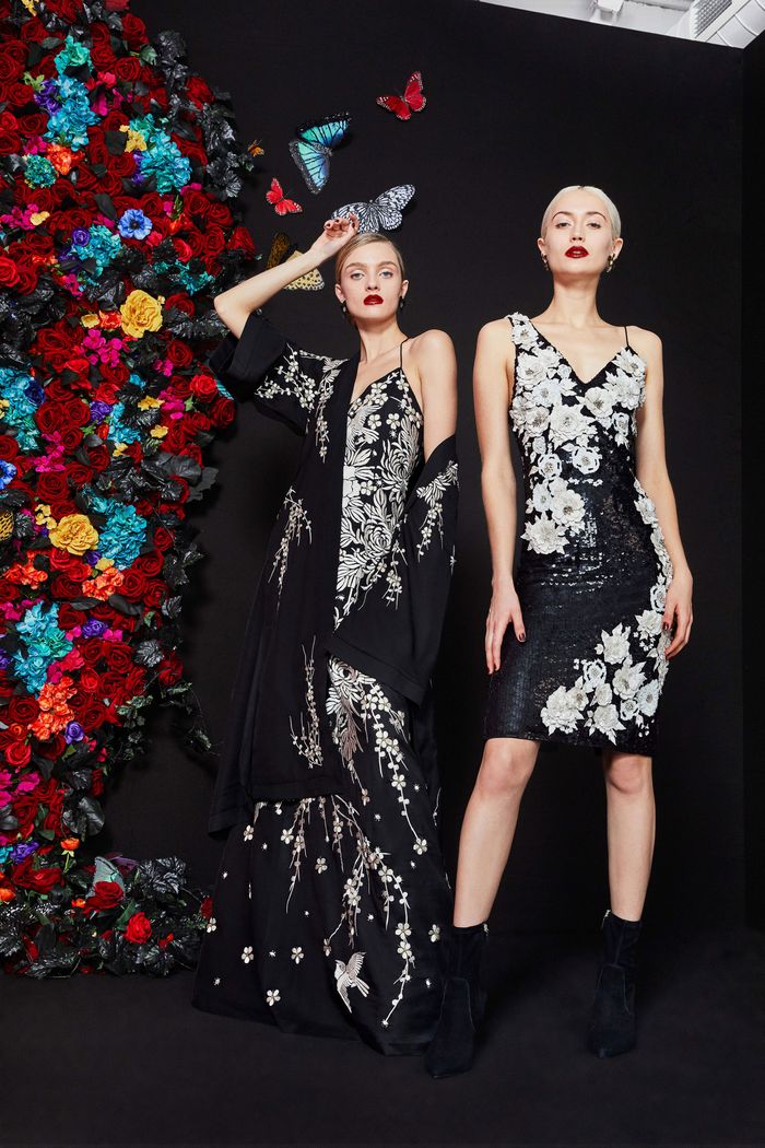 Черно-белое платье с цветами Alice Olivia Черно-белое платье с цветами Alice Olivia