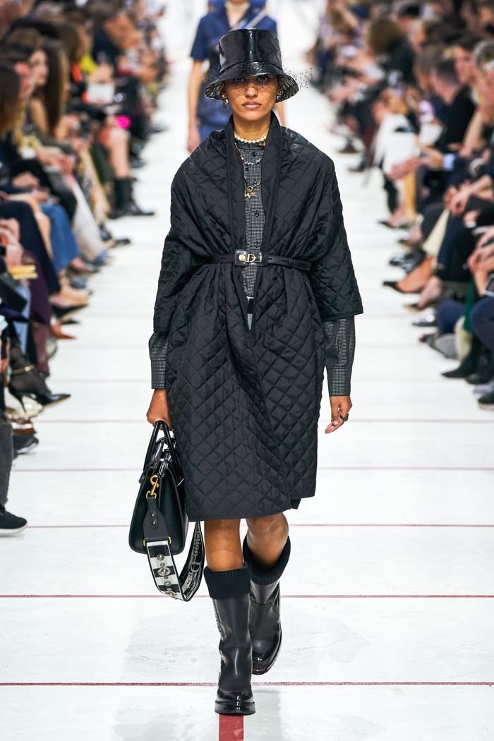Модное стеганное пальто осень-зима 2019-2020 из коллекции Christian Dior