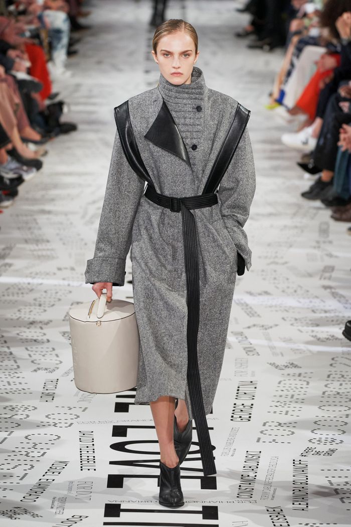 Модное пальто с поясом осень-зима 2019-2020 из коллекции Stella McCartney