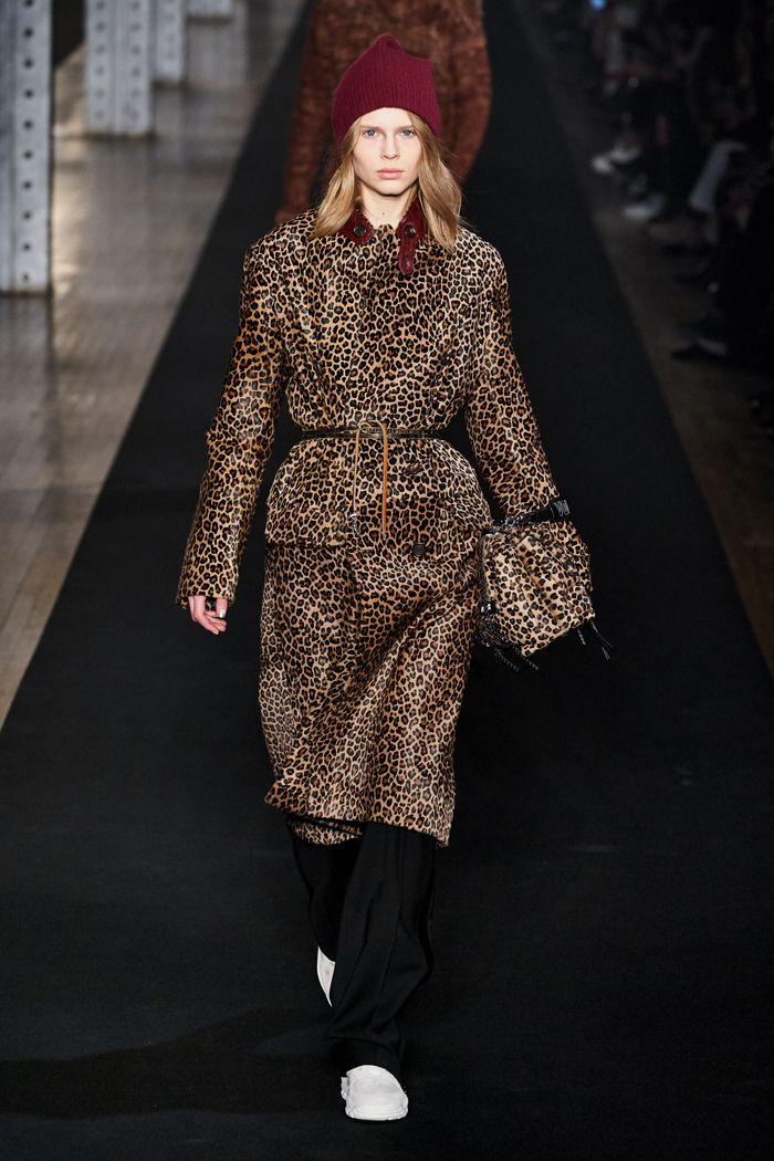Модное леопардовое пальто осень-зима 2019-2020 из коллекции Zadig & Voltaire