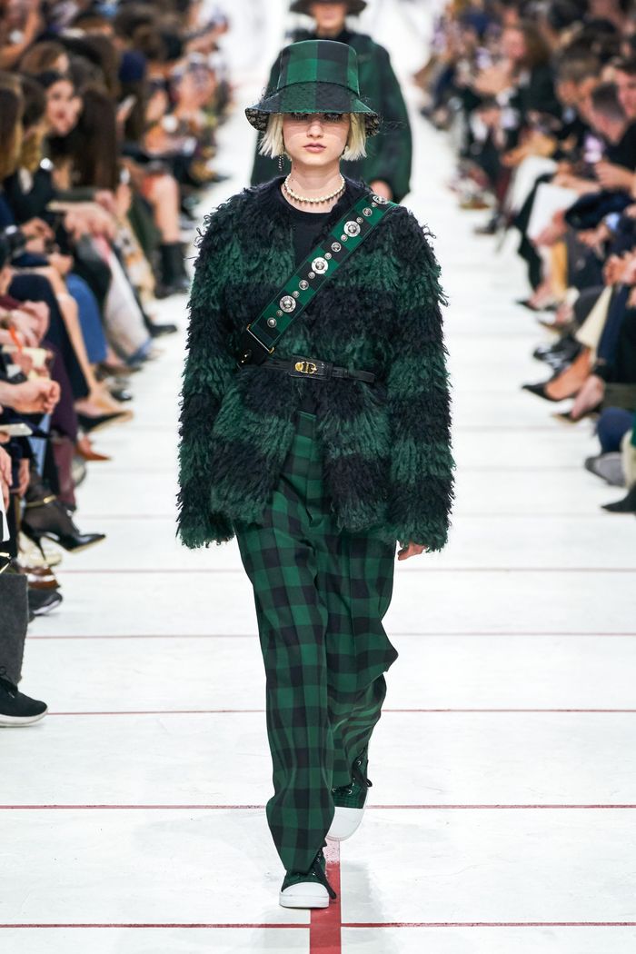 Модные клетчатые брюки осень-зима 2019-2020 из новой коллекции Christian Dior