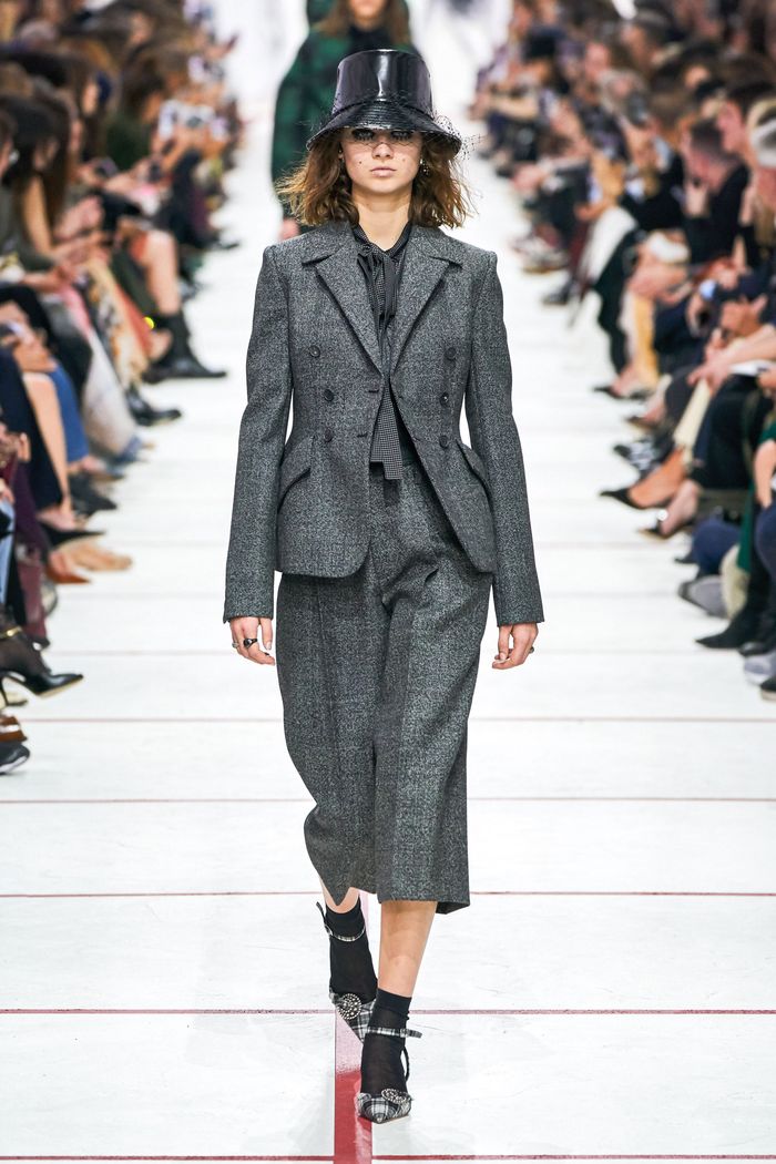 Модные укороченные брюки осень-зима 2019-2020 из новой коллекции Christian Dior