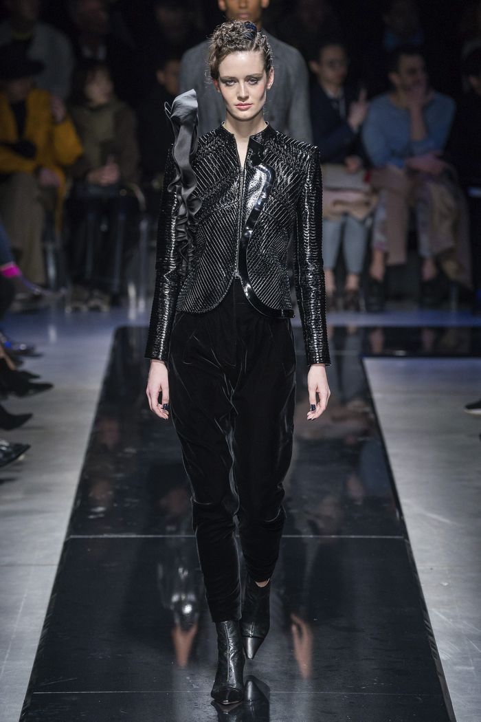 Модные брюки из бархата осень-зима 2019-2020 из новой коллекции Giorgio Armani