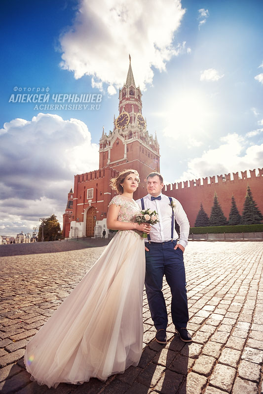 жених и невеста на красной площади