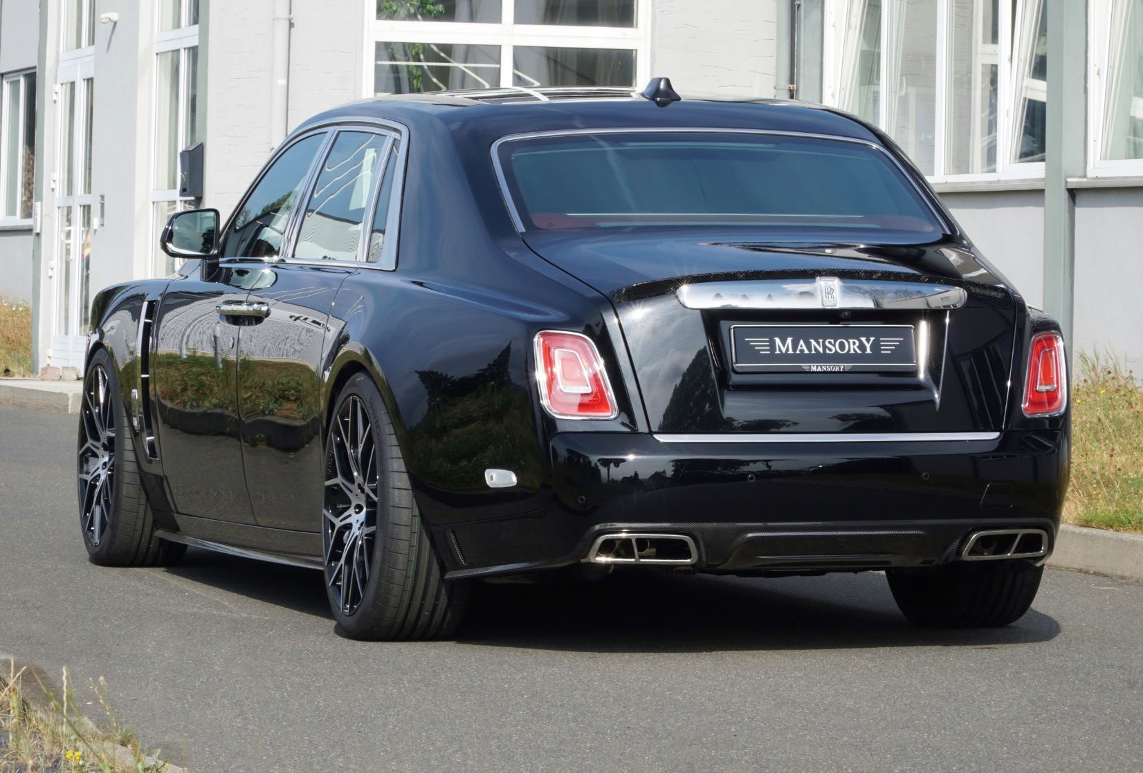 Rolls royce mansory. Rolls Royce Phantom 8 Mansory. Роллс Ройс Mansory. Rolls Royce Phantom 2021 Mansory. Rolls Royce Phantom Mansory.