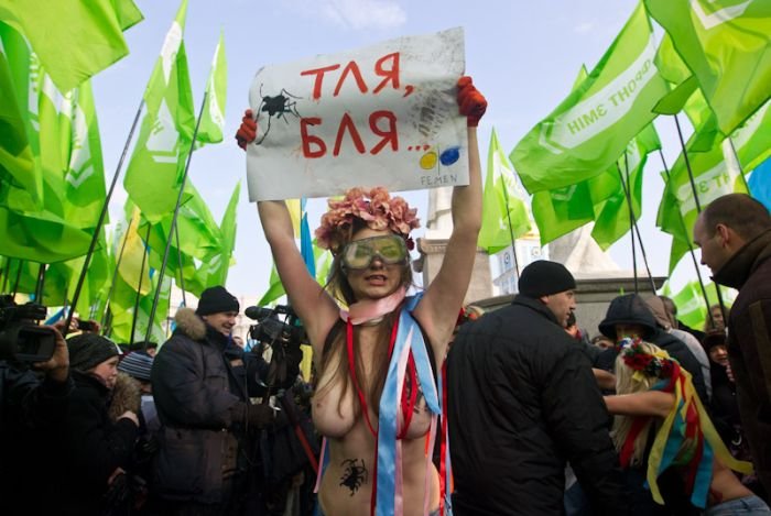 Новые акции от FEMEN (35 фото)