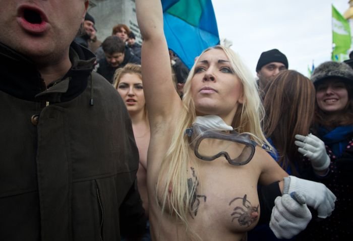 Новые акции от FEMEN (35 фото)