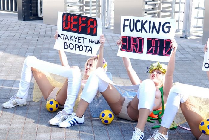 Новые акции от FEMEN (35 фото)