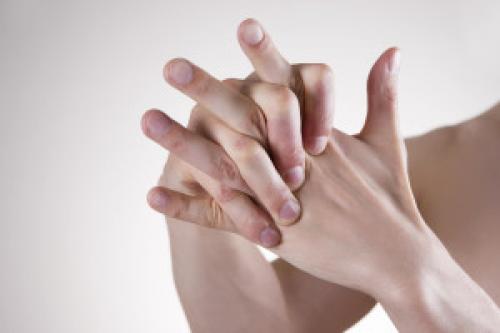 Хруст пальцев полезен для здоровья. Привычка хрустеть пальцами: вредна она или полезна